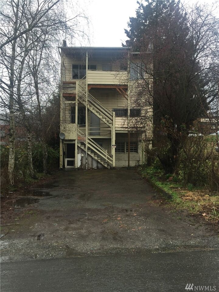 Property Photo:  1425 S Jackson St  WA 98144 
