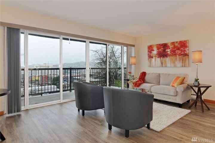 Property Photo: 320 Melrose Ave E 302 WA 98102