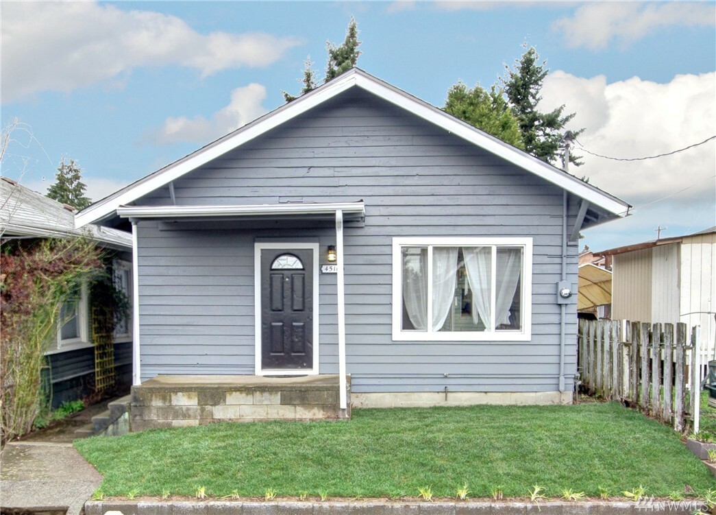 Property Photo:  4516 S Mead St  WA 98118 