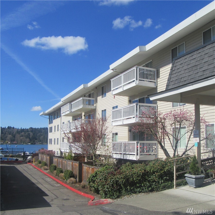 Property Photo: 5021 Ripley Lane N 302 WA 98056