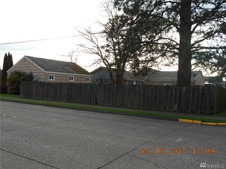 Property Photo: 3002 Fir St WA 98632