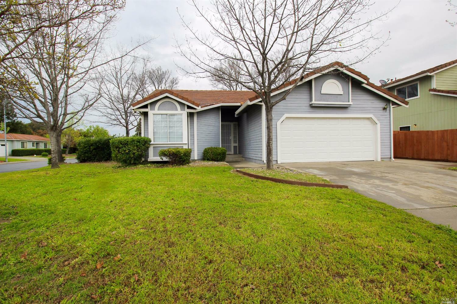 1129 Woodridge Drive  Vacaville CA 95687 photo