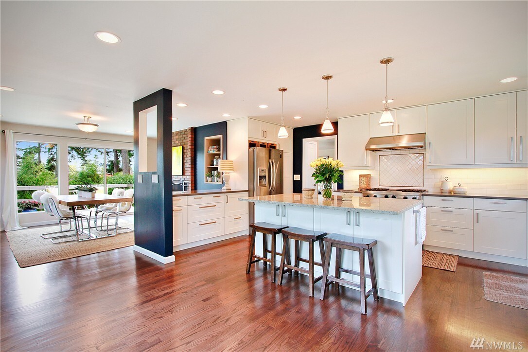 Property Photo:  4220 91st Ave SE  WA 98040 