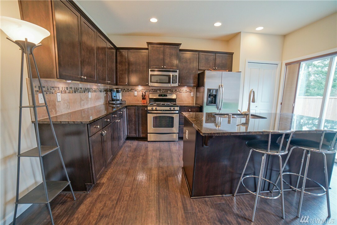 Property Photo: 11421 128th St Ct E WA 98374