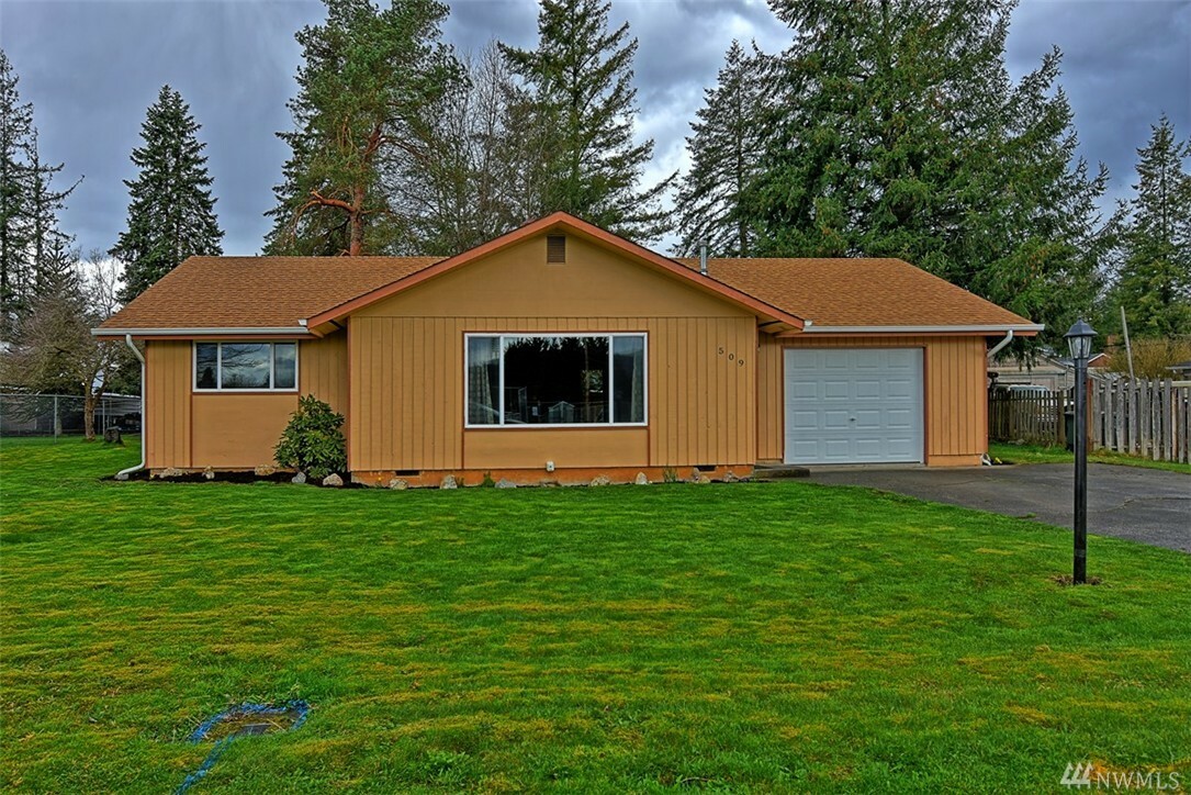 Property Photo:  509 Fir Ave  WA 98294 