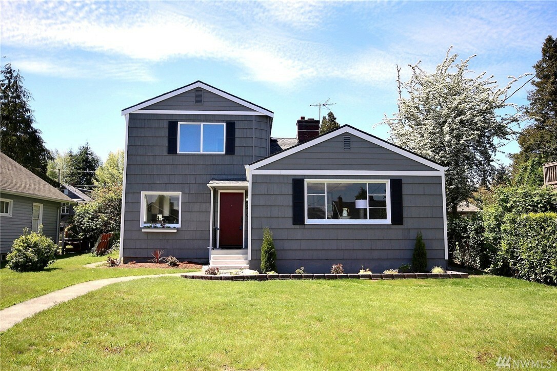 Property Photo:  920 N Alder St  WA 98406 