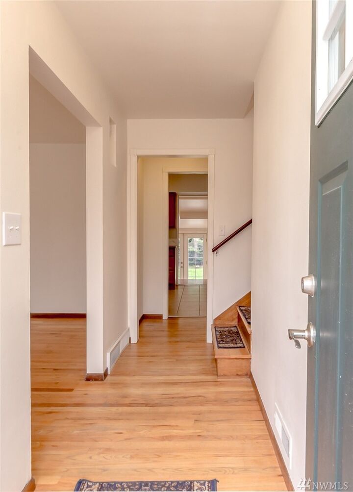 Property Photo: 1207 10th St NE WA 98002