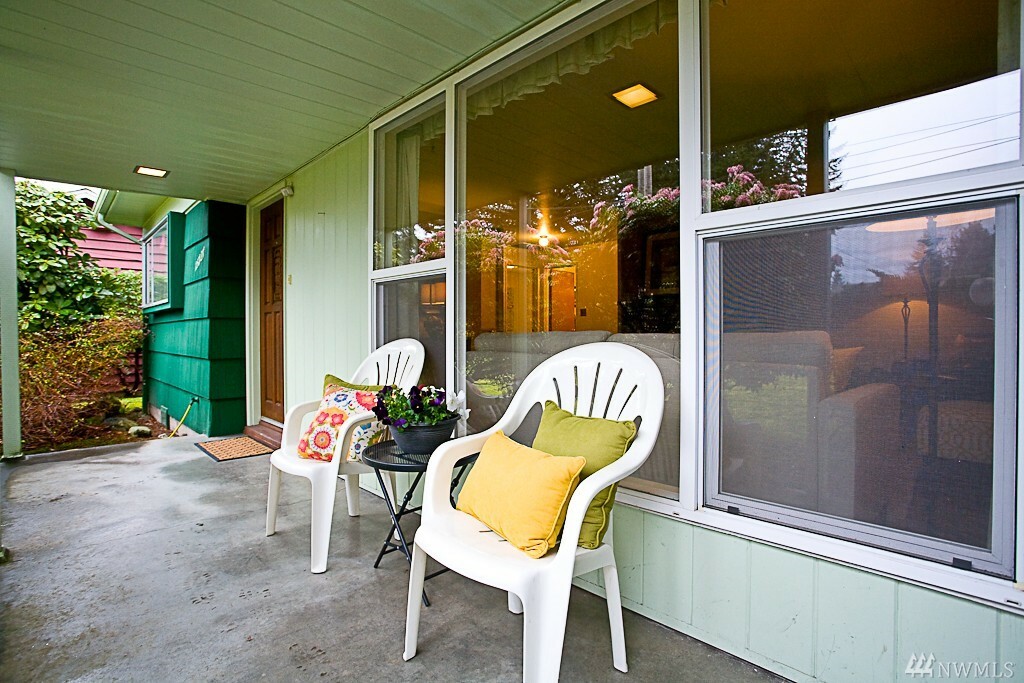 Property Photo:  15727 Burke Ave N  WA 98133 