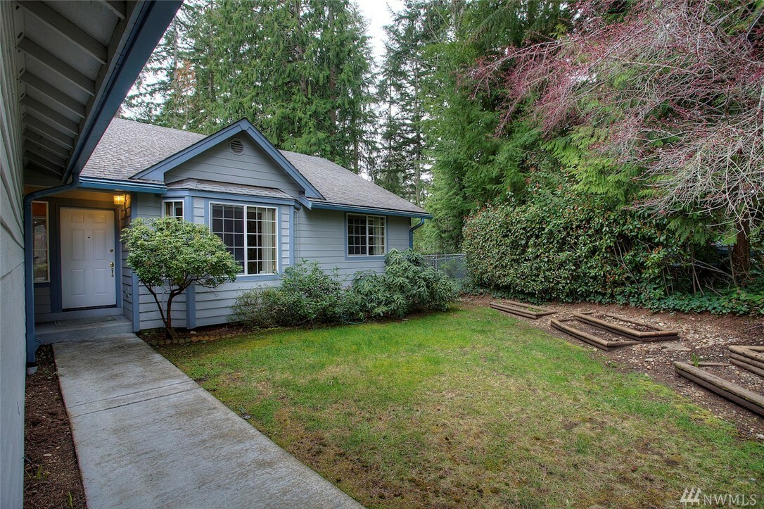 Property Photo:  19402 68th St E  WA 98391 