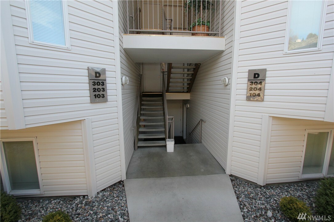 Property Photo:  808 W Manson Hwy D103  WA 98816 