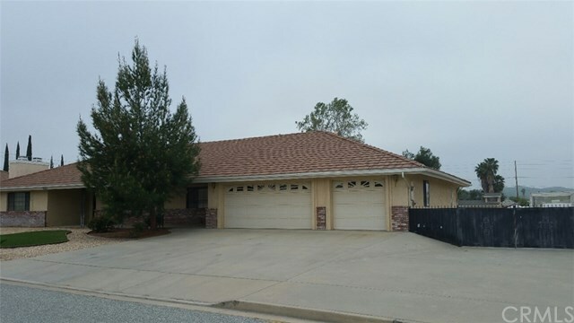 Property Photo:  527 Almarie Way  CA 92544 