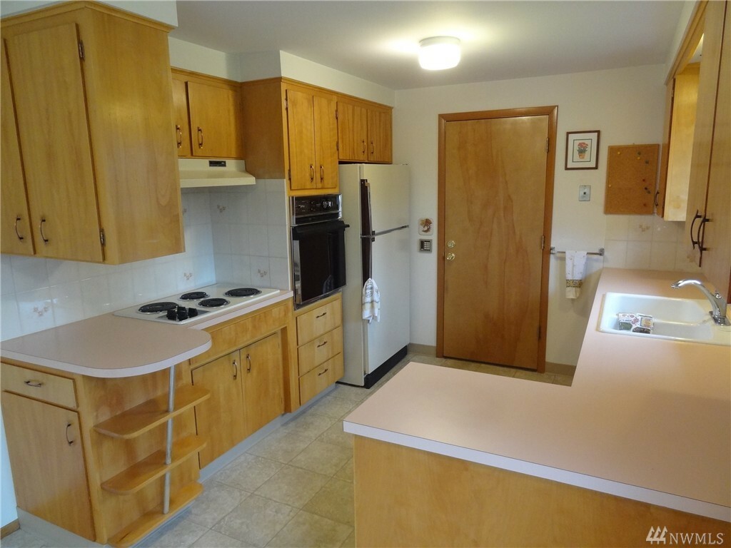 Property Photo: 26218 144th Ave SE WA 98042