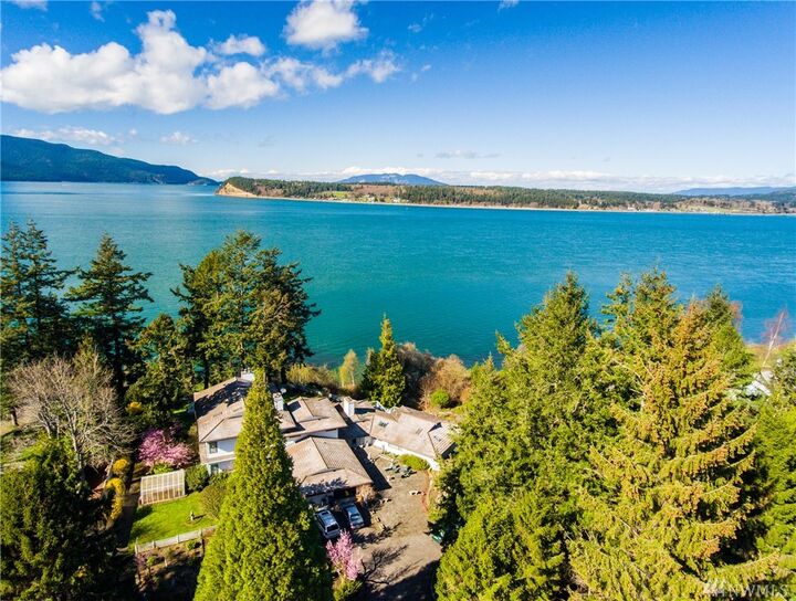 Property Photo:  2804 Oakes Ave  WA 98221 