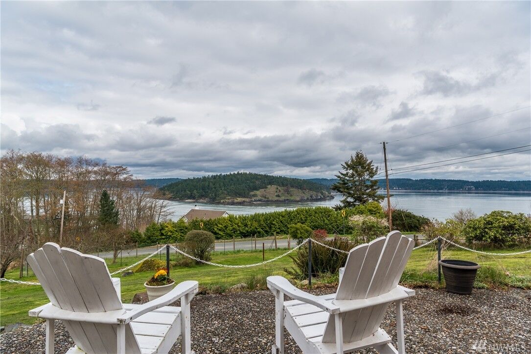 Property Photo:  5011 Jones Rd  WA 98277 