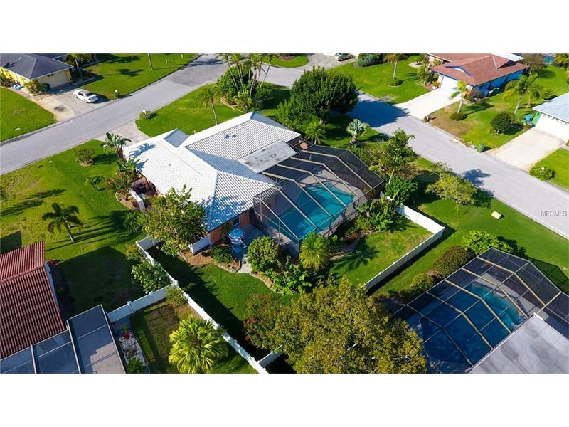 Property Photo: 6614 16th Avenue Drive W FL 34209
