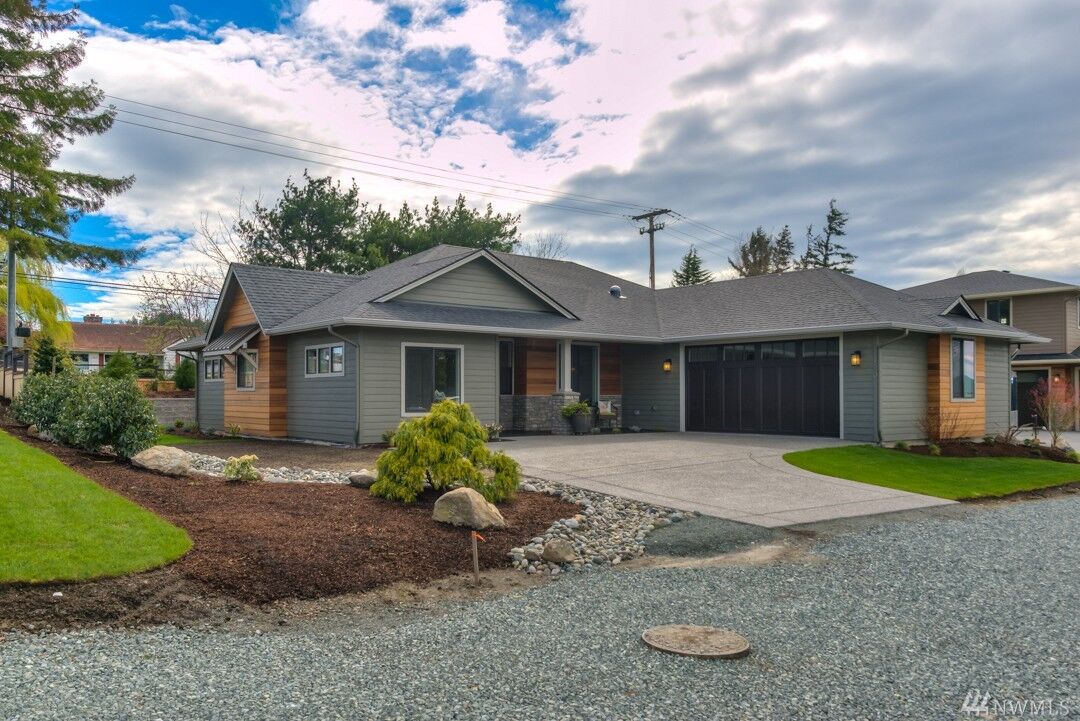 Property Photo: 1120 D Ave WA 98221