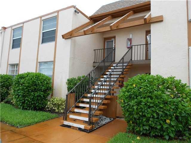 Property Photo:  9 Willowbrook Lane 207  FL 33446 