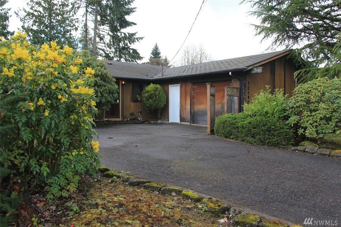 Property Photo:  12113 SE 167th St  WA 98058 