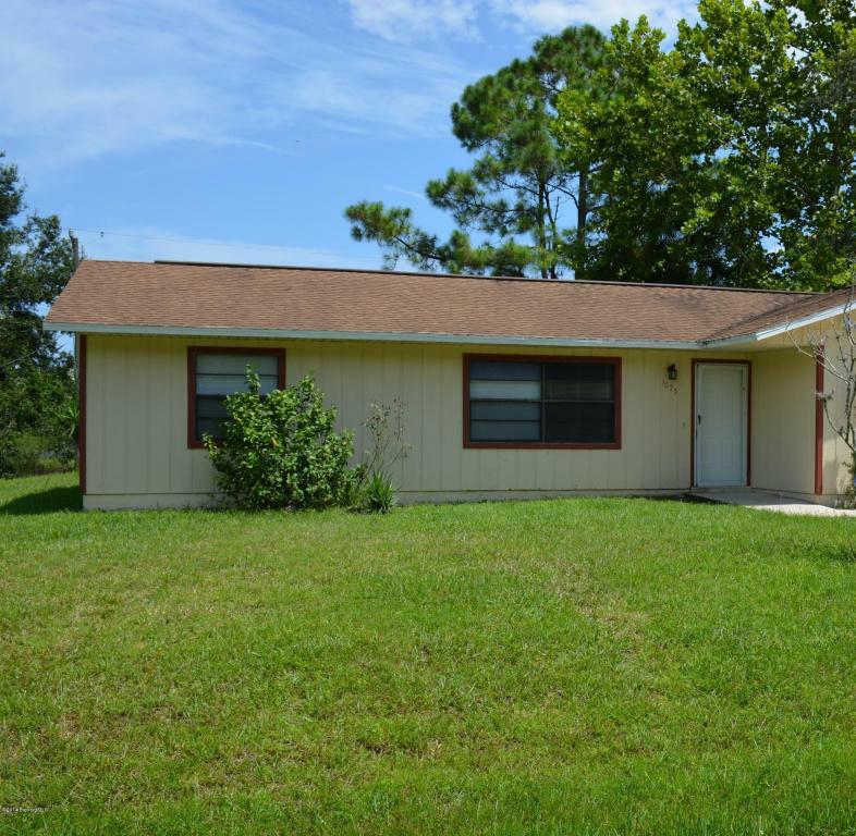 Property Photo:  1075 NW Early Drive  FL 32907 