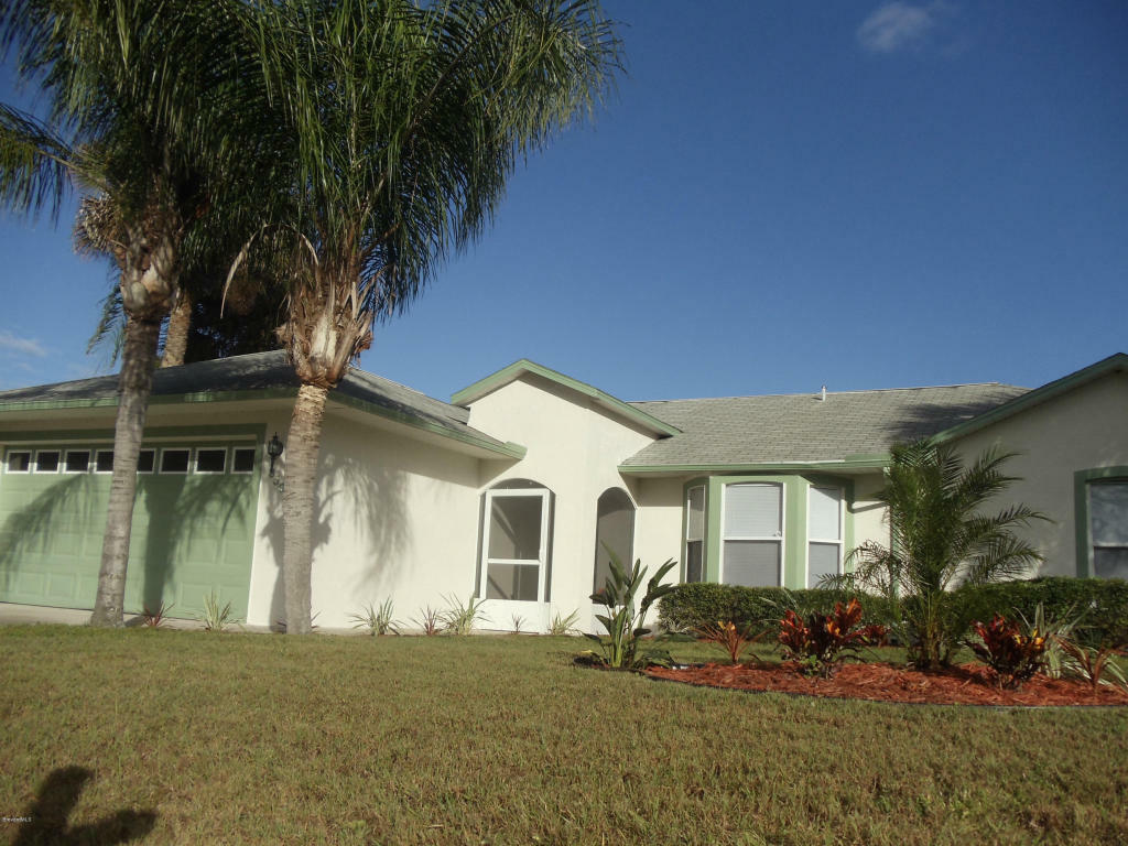 Property Photo:  859 SE Parsons Circle  FL 32909 