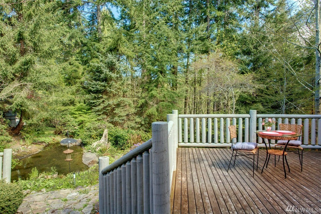 Property Photo:  8020 Hansen Rd NE  WA 98110 