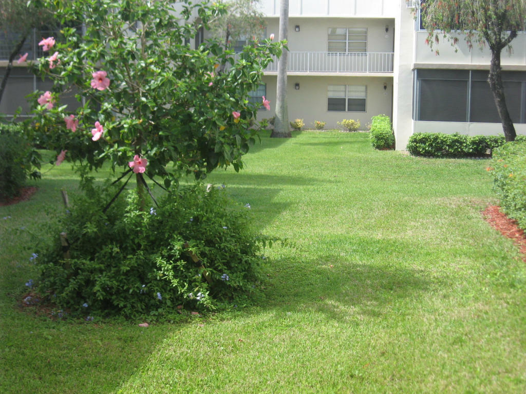 Property Photo:  872 Normandy 872-S  FL 33484 