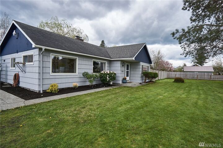 Property Photo: 1005 Jefferson Avenue WA 98321