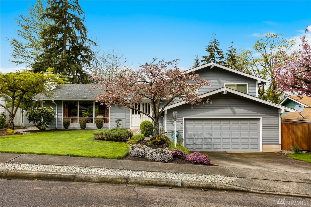 Property Photo:  1929 Jones Ct SE  WA 98055 