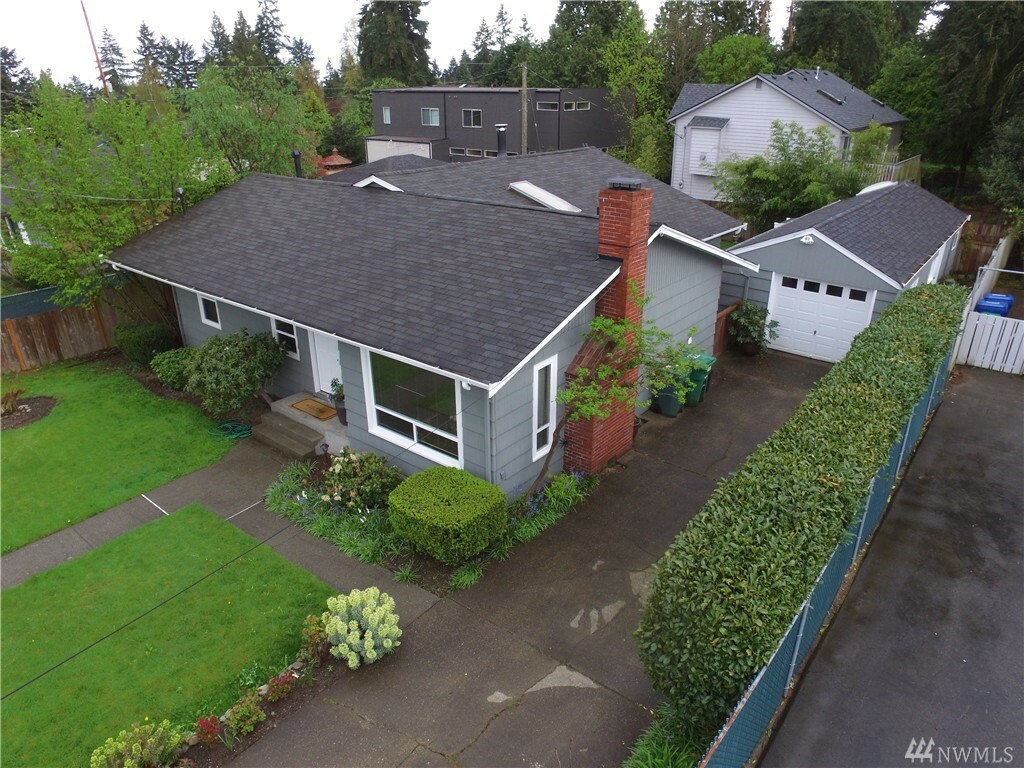 Property Photo:  2335 N 140th St  WA 98133 