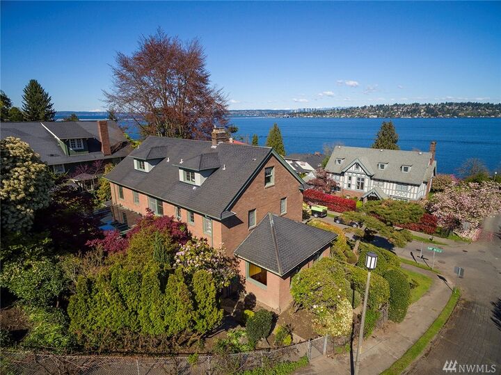 Property Photo:  3263 Lakewood Ave S  WA 98144 