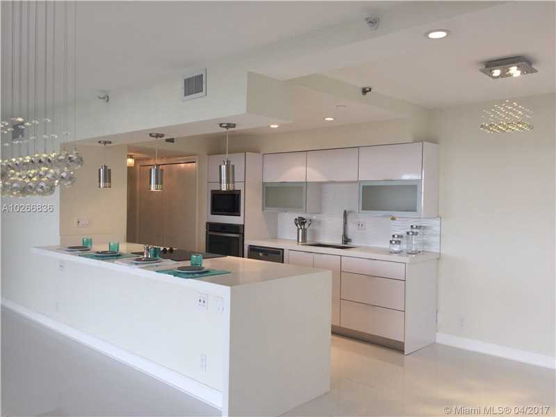 Property Photo: 19707 Turnberry Way 18D FL 33180