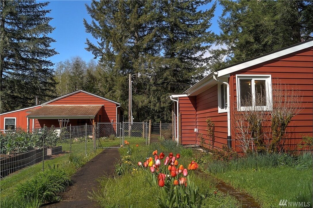 Property Photo:  850 SE Binn Swiger Loop Rd  WA 98584