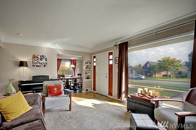 Property Photo: 1620 Lombard Ave WA 98201