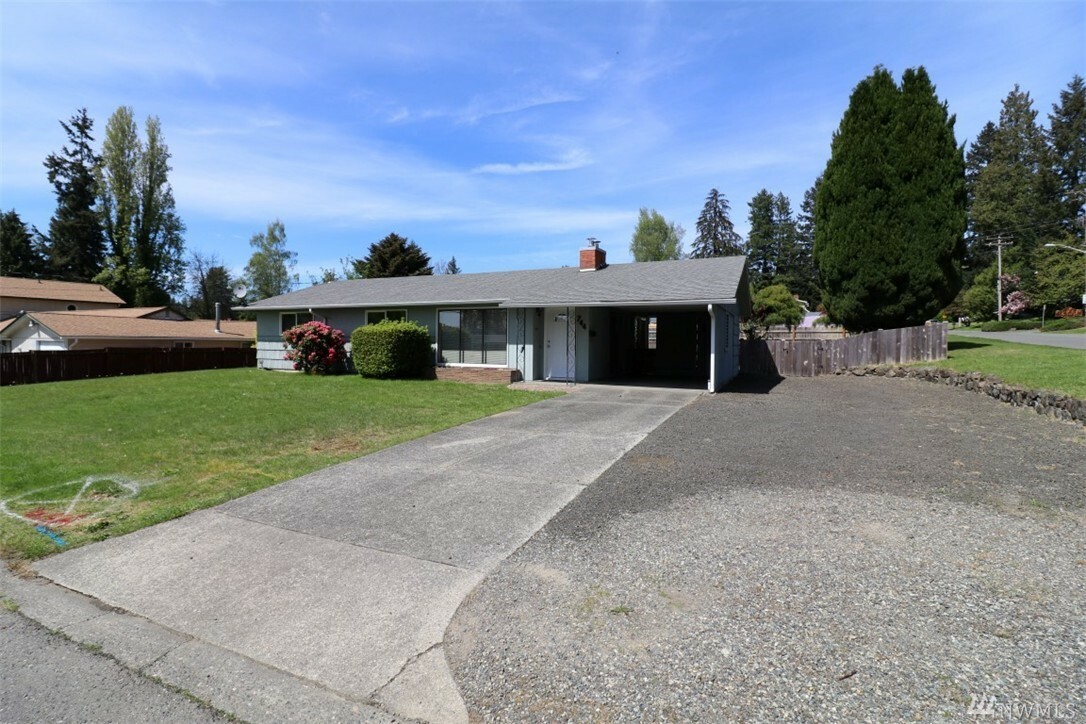 Property Photo:  744 Pearl St  WA 98310 