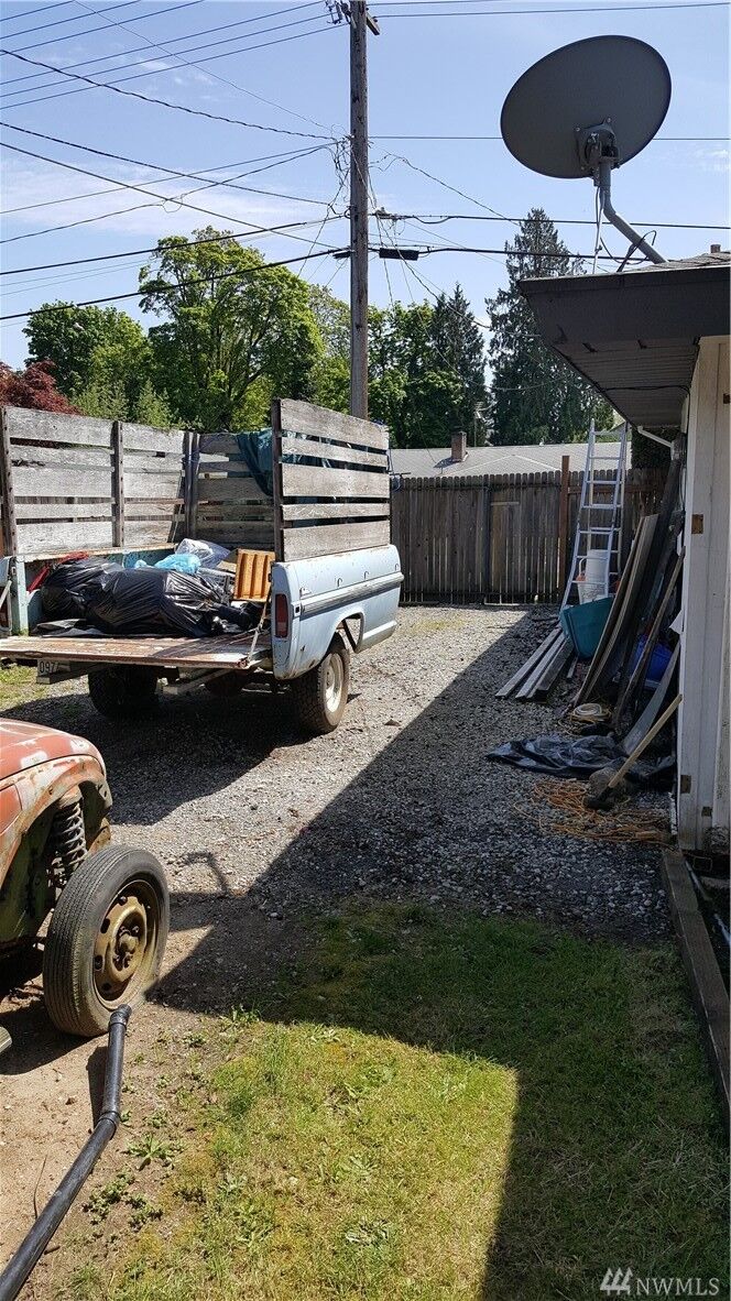 Property Photo:  2316 NE 12th St  WA 98056 