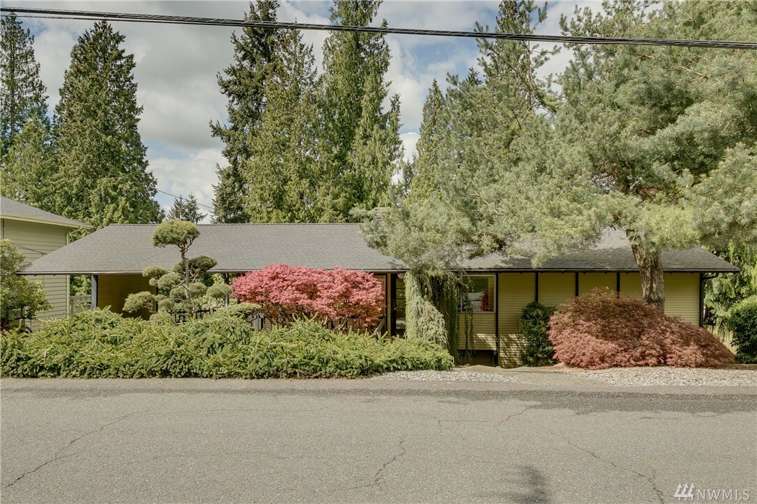 Property Photo:  5609 126th Ave SE  WA 98006 