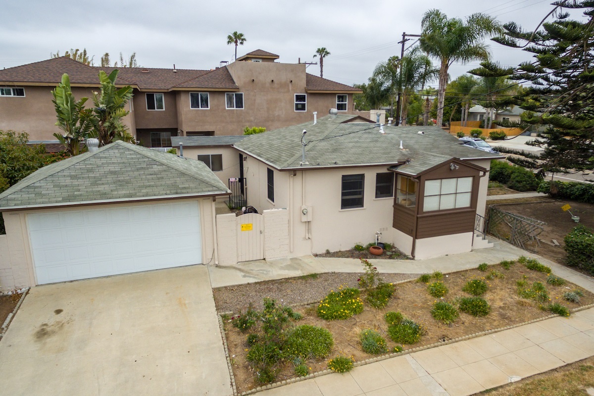 Property Photo:  702 Vista Way  CA 92054 