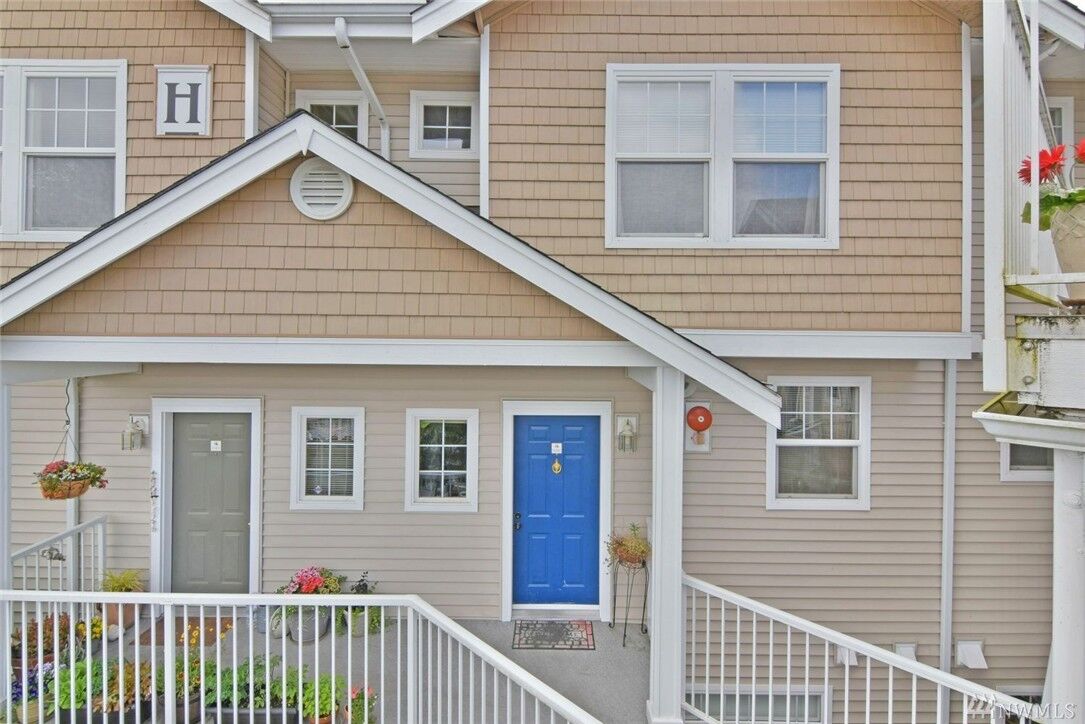 Property Photo: 5400 Harbour Pointe Blvd H202 WA 98275