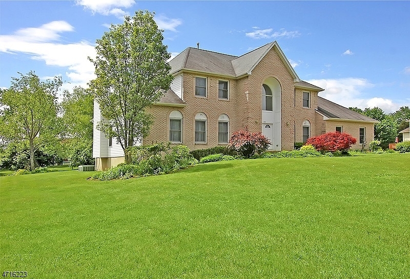 Property Photo:  404 Covered Bridge Rd  NJ 08853 