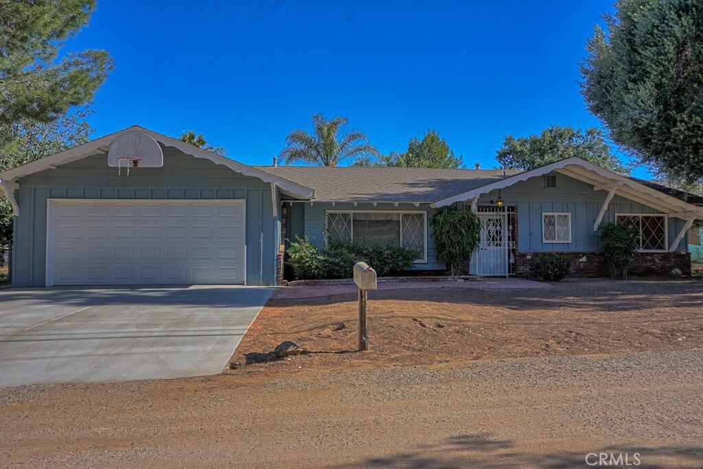 Property Photo: 881 Hillside Lane CA 92860
