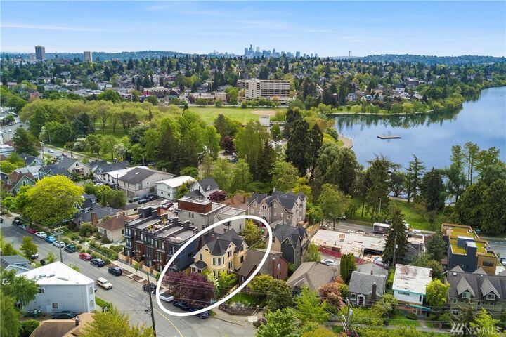 Property Photo:  7467 Woodlawn Ave NE  WA 98115 