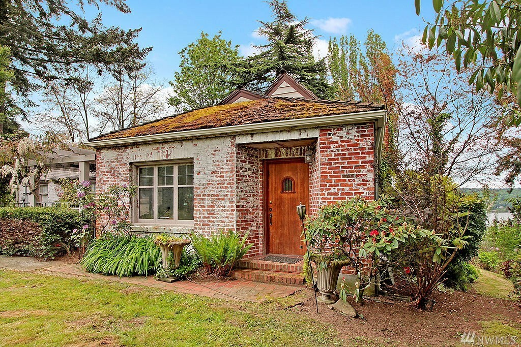Property Photo:  14010 41st Ave NE  WA 98125 