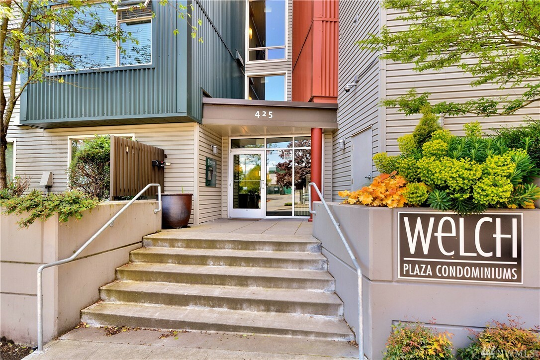 Property Photo:  425 23rd Ave S A111  WA 98144 