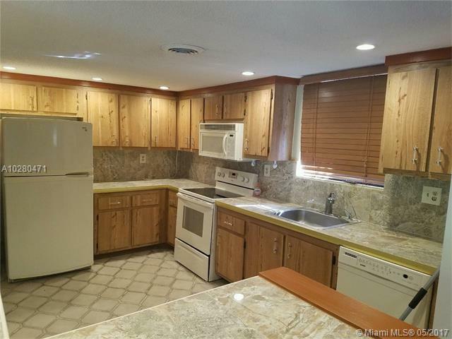 Property Photo: 511 Ives Dairy Rd 405-6 FL 33179