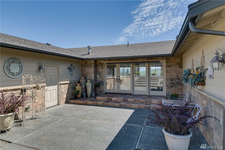 Property Photo: 15305 Broadway Ave WA 98296