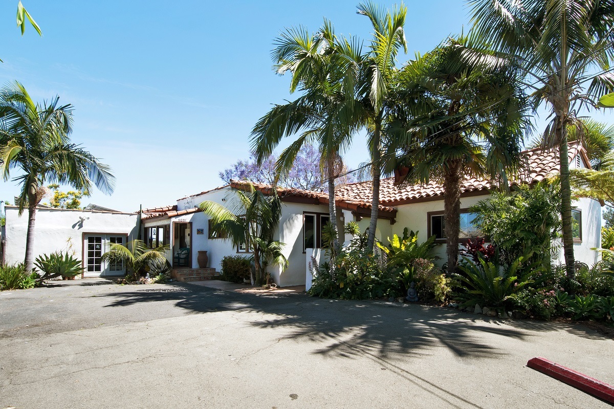 Property Photo:  830 Sunset Dr  CA 92081 