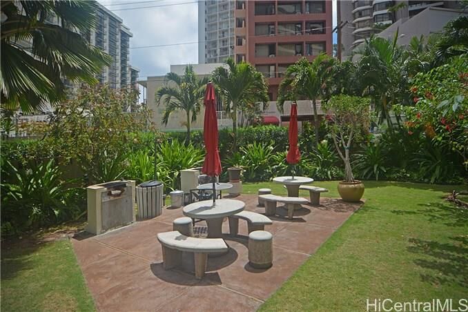 425 Ena Road 106C  Honolulu HI 96815 photo