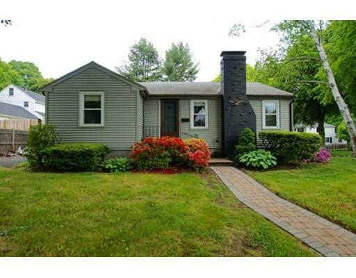 Property Photo:  15 Mohawk Rd  MA 01945 