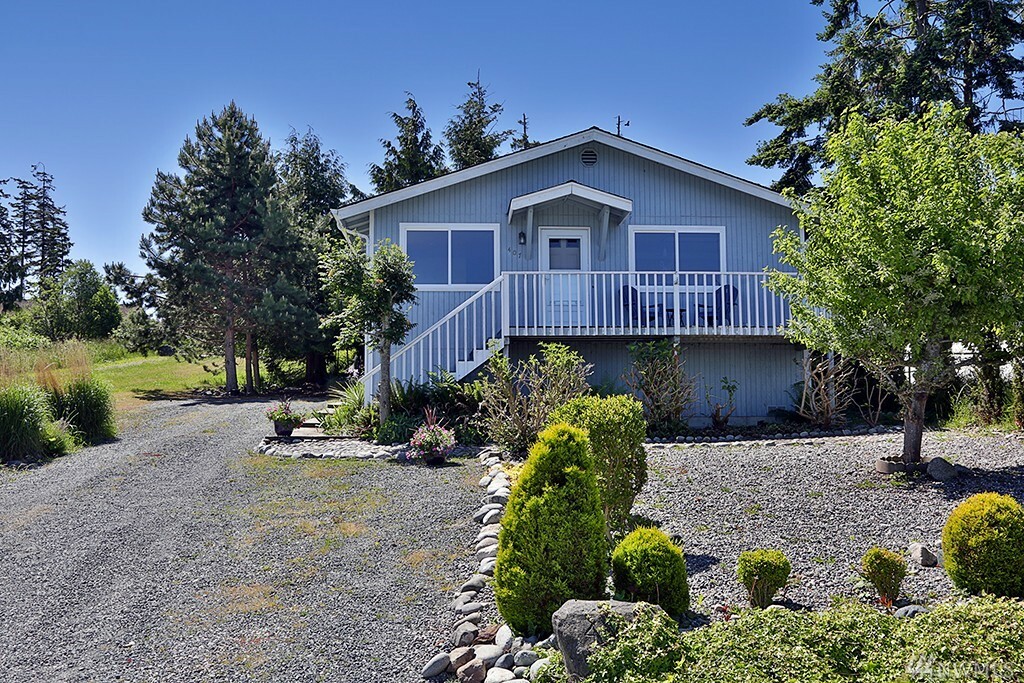 Property Photo:  407 NE 4th St  WA 98239 