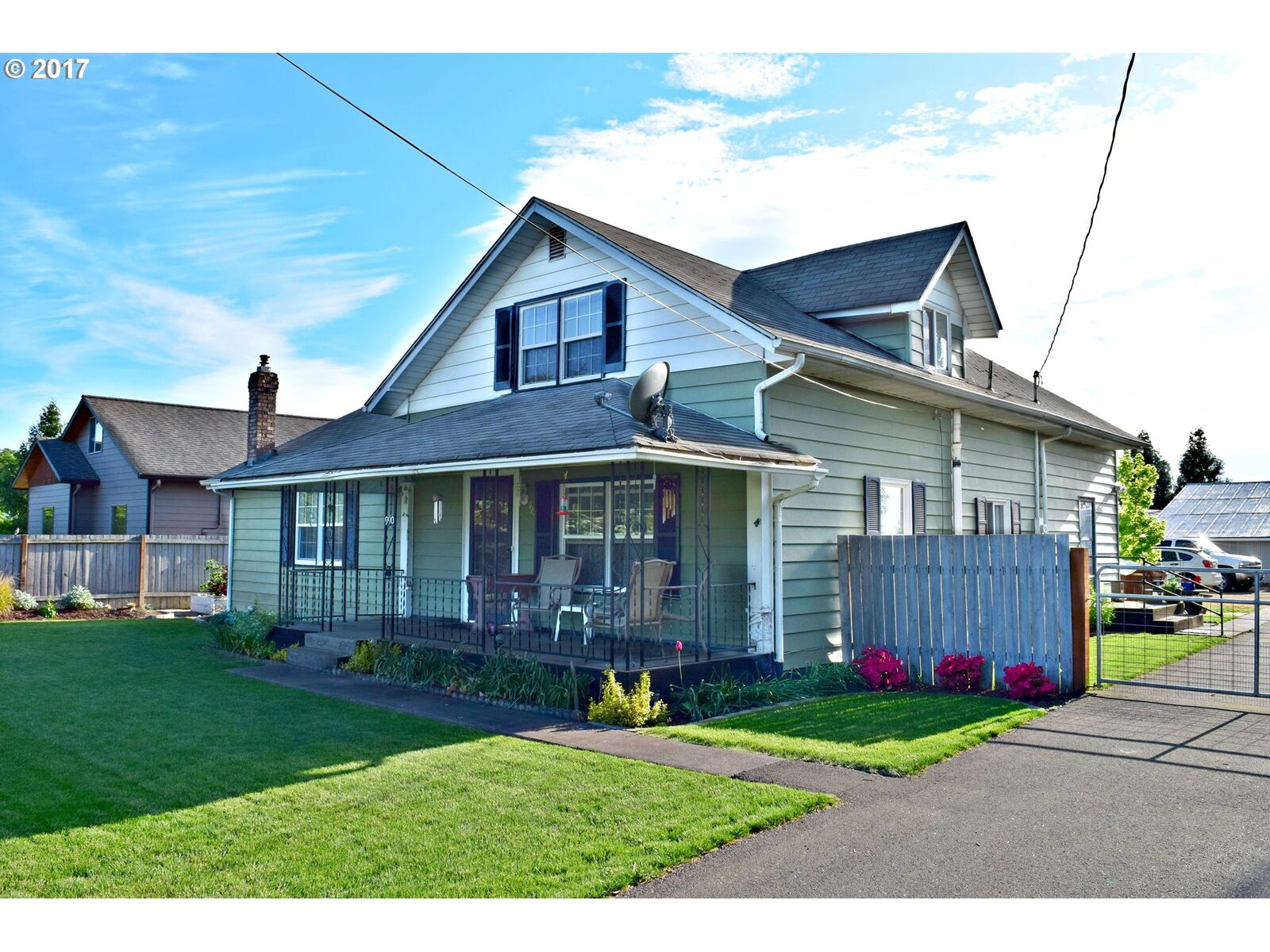 Property Photo: 990 Washburn St OR 97327